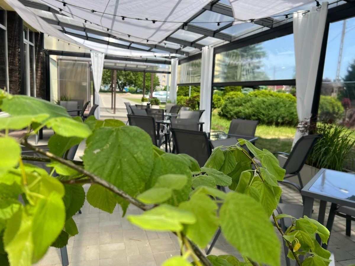 Plonia Resort Luaran gambar