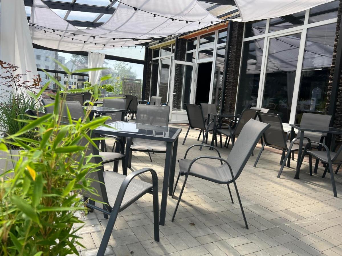 Plonia Resort Luaran gambar