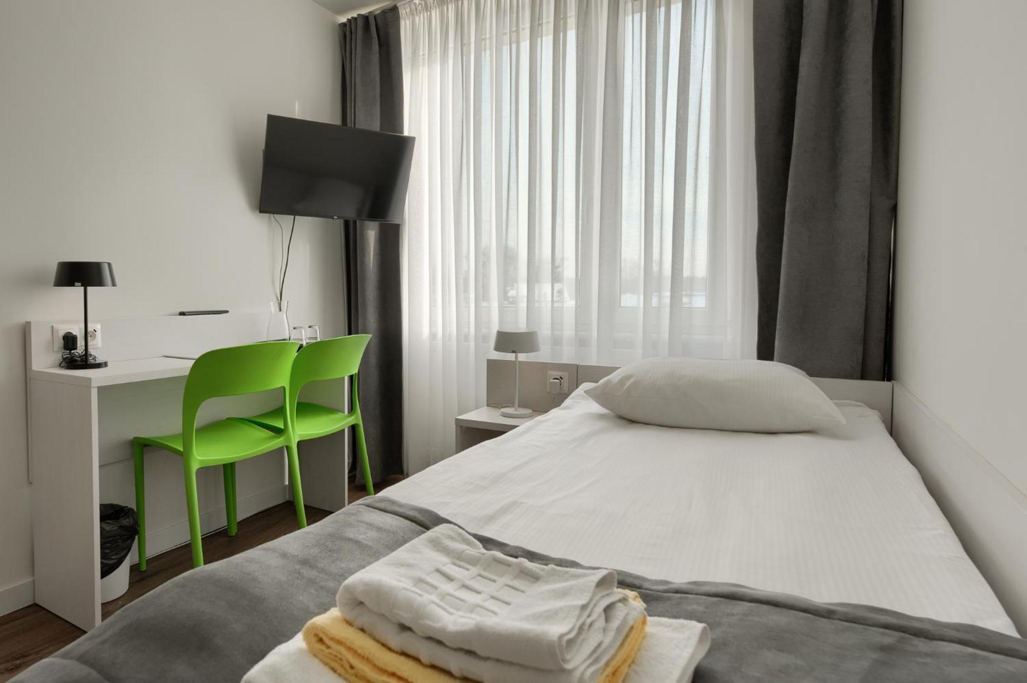 Plonia Resort Luaran gambar