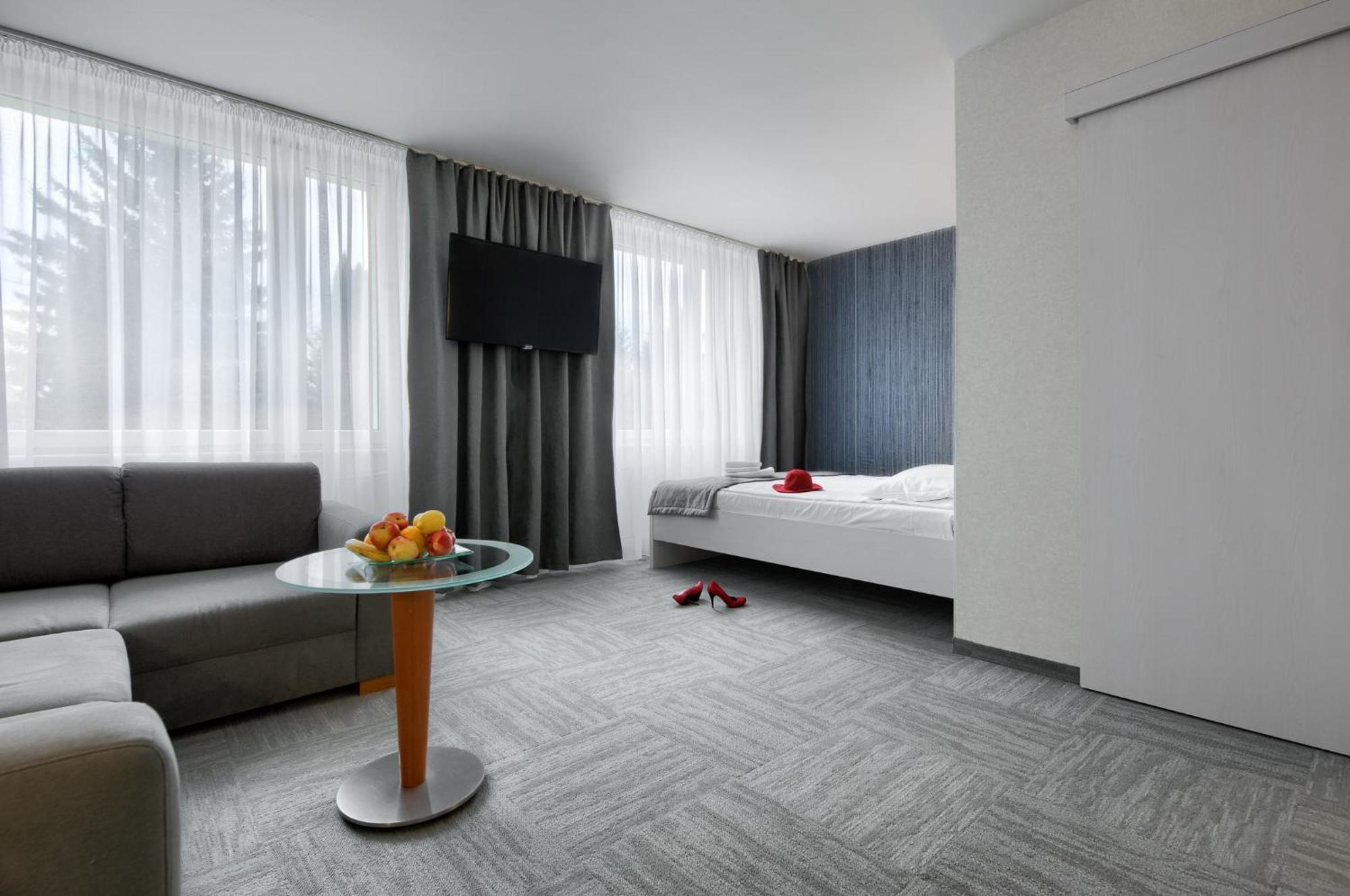 Plonia Resort Luaran gambar