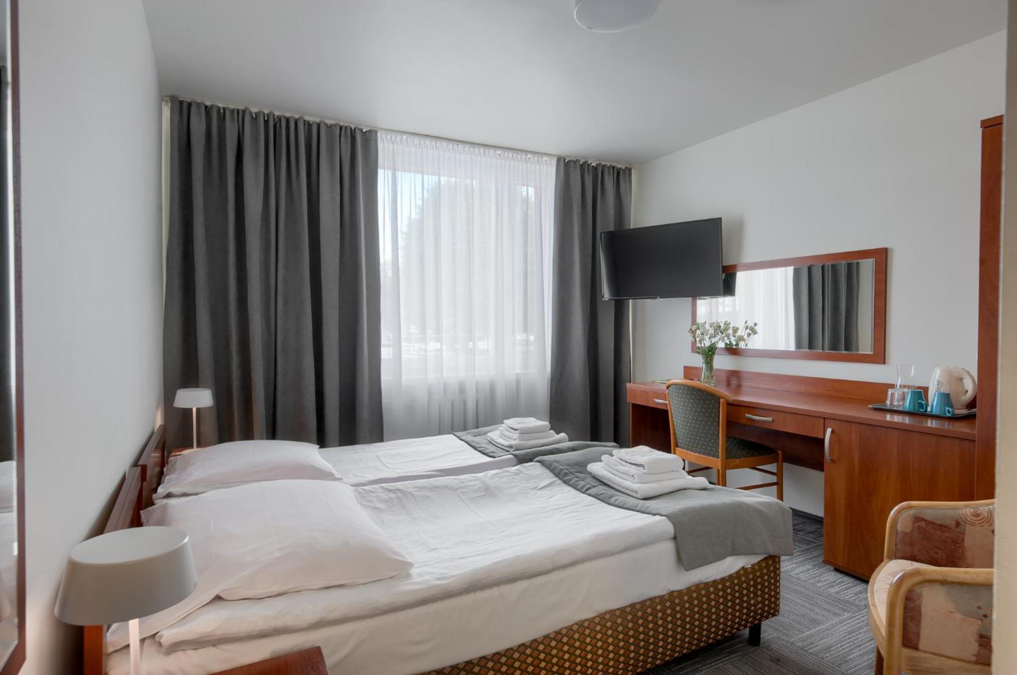 Plonia Resort Luaran gambar