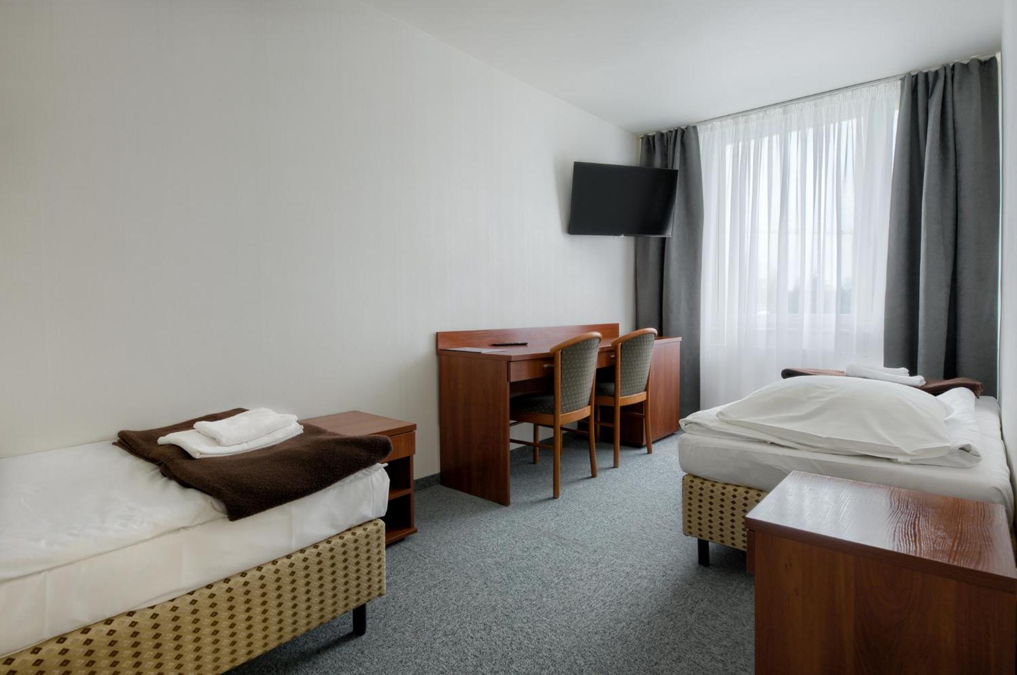 Plonia Resort Luaran gambar